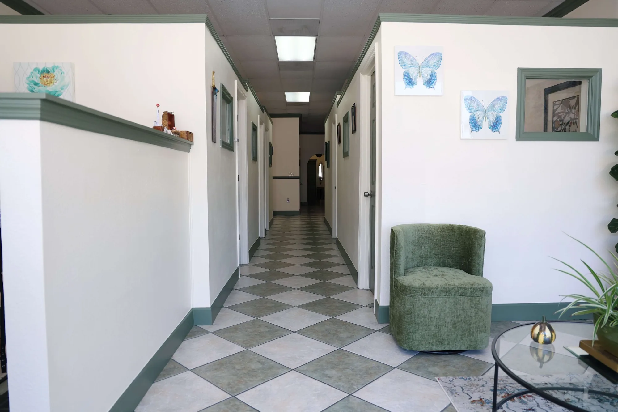 Interior hallway with private salon suites at Kani Salon Suites in Casselberry, Florida